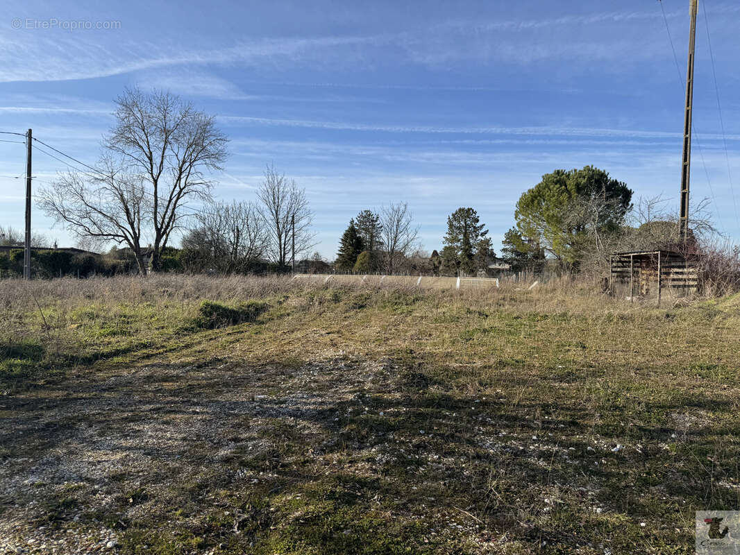 Terrain avec des droits à bâtir de 1127m2 en vente à Cunèges - photo 3