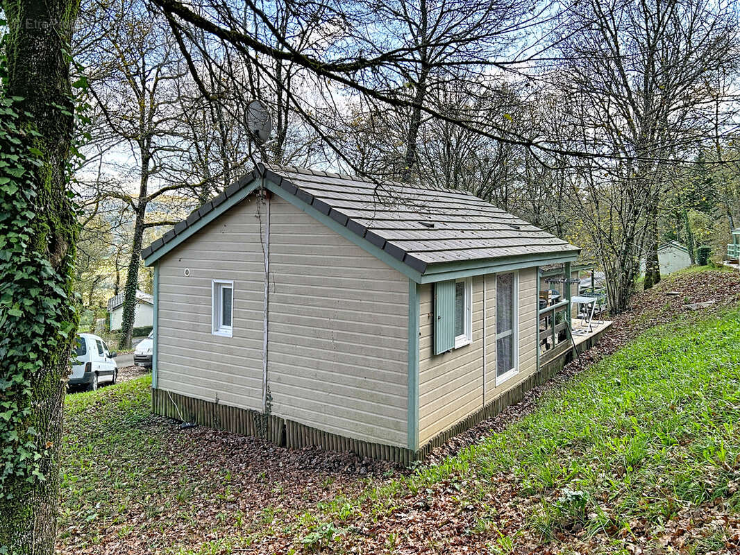 Maison à LISSAC-SUR-COUZE