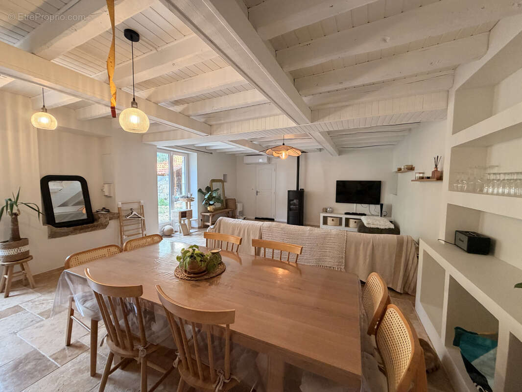 Maison familiale avec et jardin à Tauriac - photo 3
