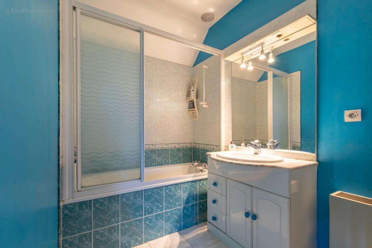 Maison 202 m² à Saint-Pavace  - photo 15