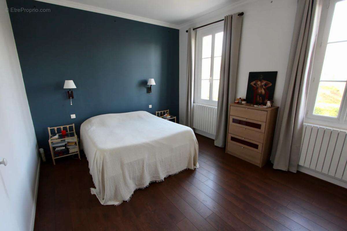 Maison à AMBARES-ET-LAGRAVE