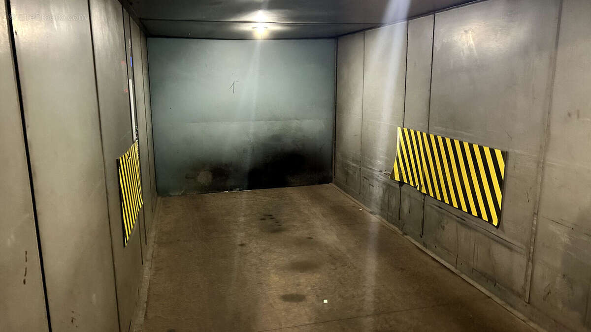 Parking à PARIS-14E