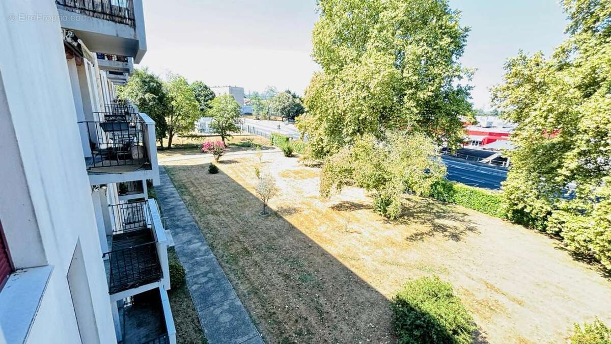 Appartement 72 m² à Pau  - photo 6