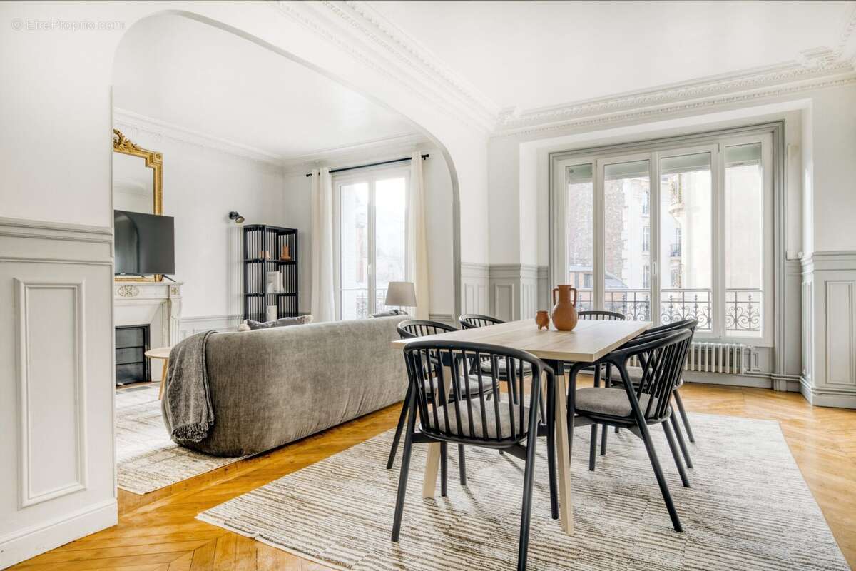 Appartement à PARIS-14E