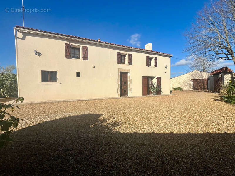 Maison à NALLIERS