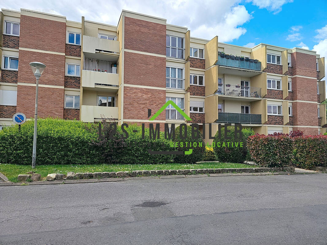 Appartement à EZANVILLE