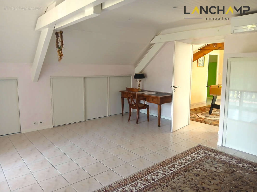 Maison à CHINDRIEUX