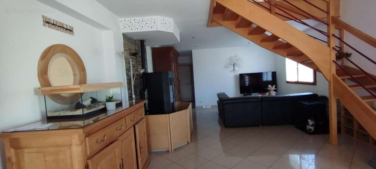 Maison à NEUREY-LES-LA-DEMIE