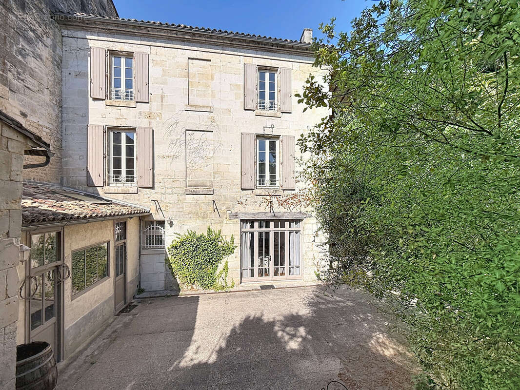 Maison à CHATEAUNEUF-SUR-CHARENTE