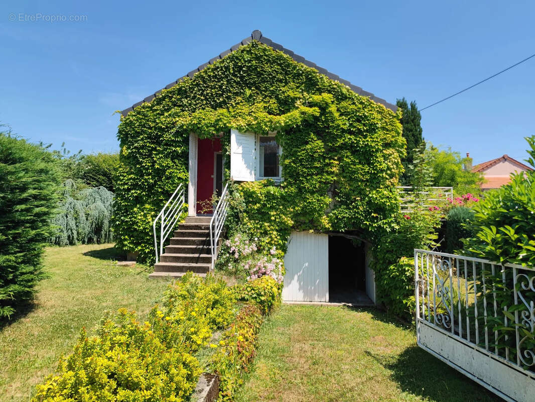 Maison à LUZY
