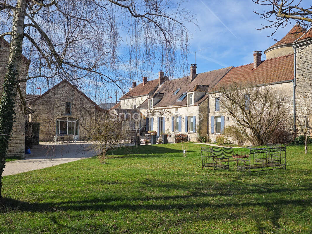 Maison à NOYERS