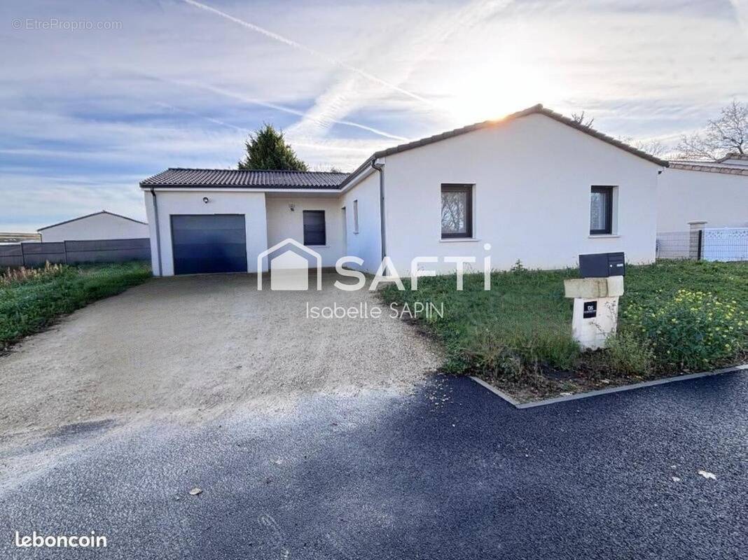 Photo 1 - Maison à NEUVILLE-DE-POITOU