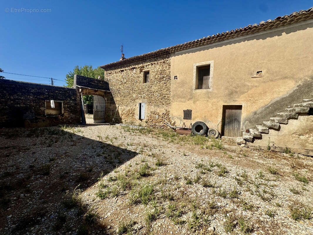 Maison à SAINTE-CECILE-LES-VIGNES