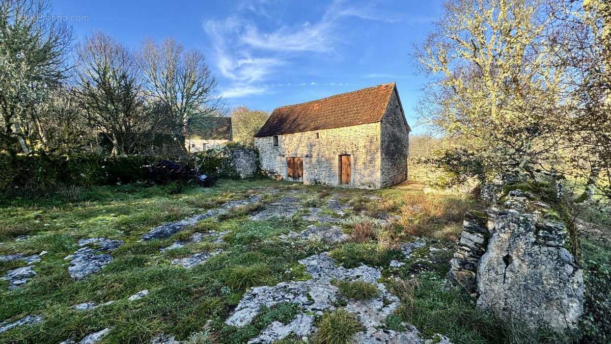 Maison à SAULIAC-SUR-CELE