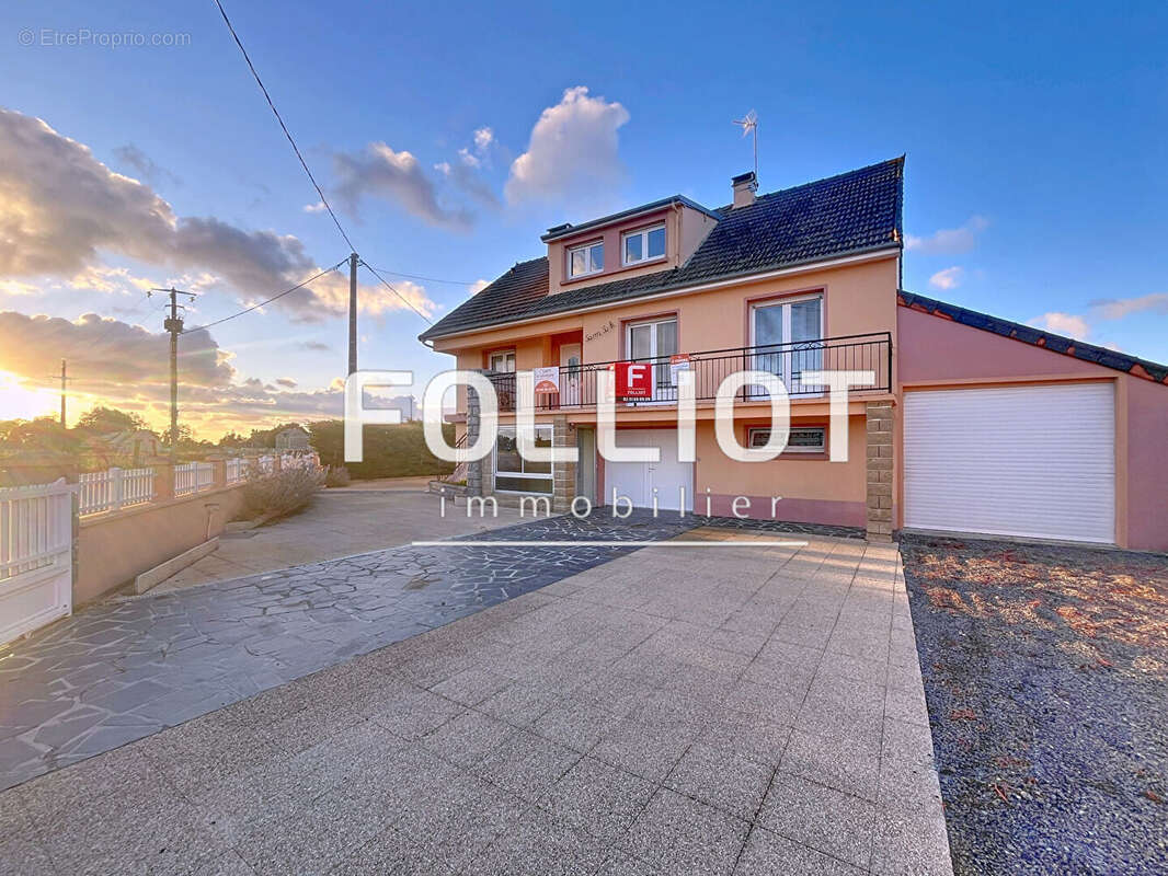 Maison à BRICQUEVILLE-SUR-MER