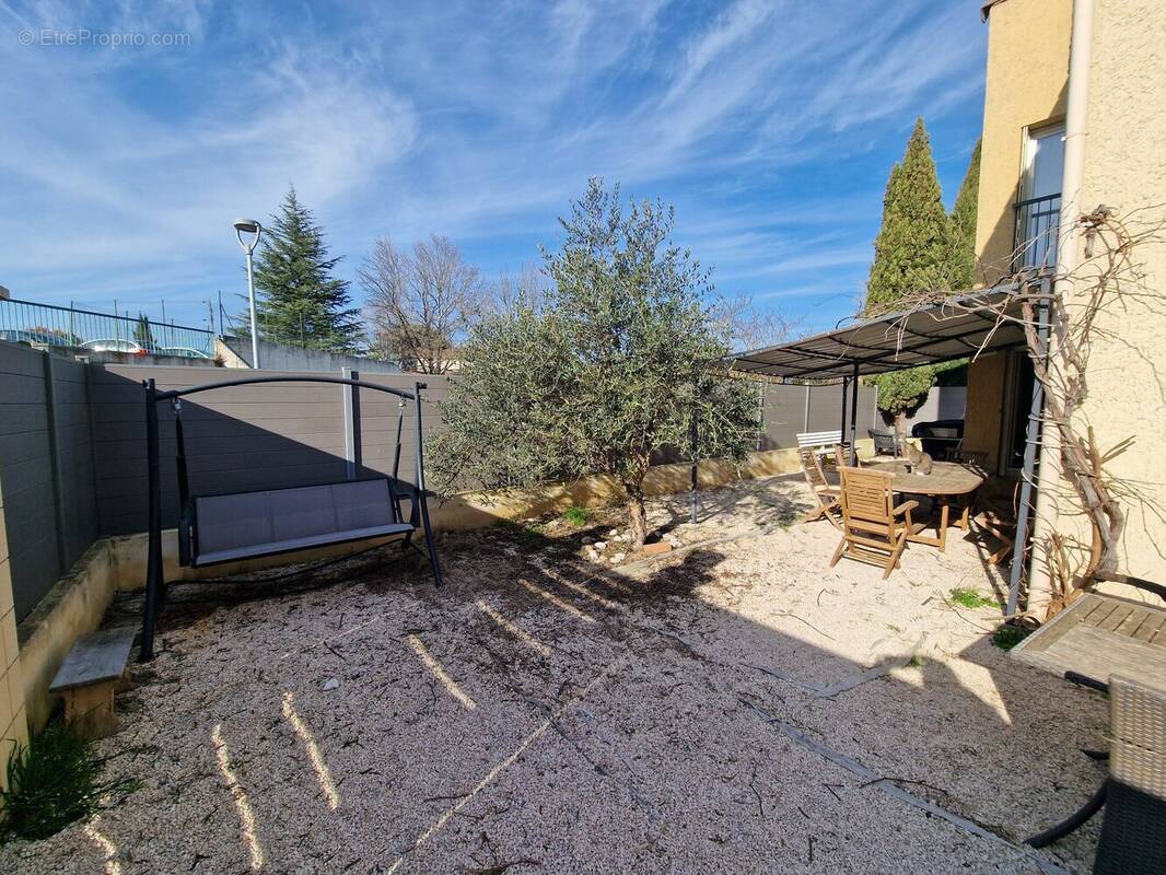 Appartement à L'ISLE-SUR-LA-SORGUE