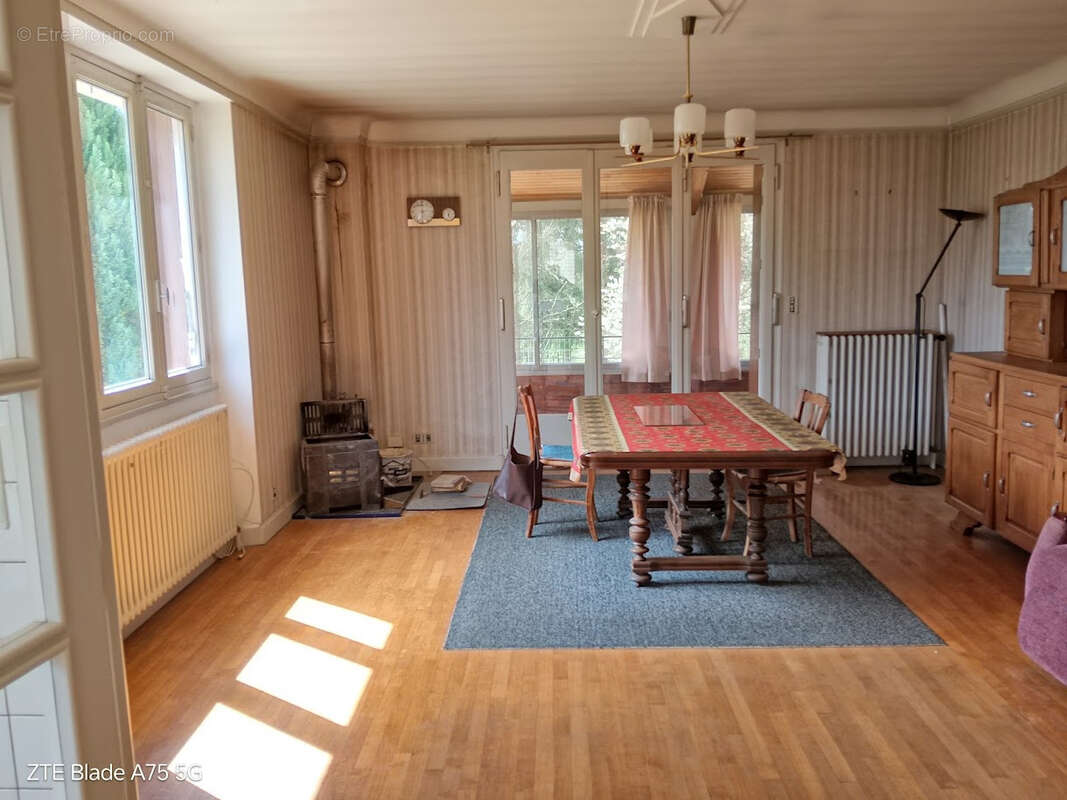 Maison à IS-EN-BASSIGNY