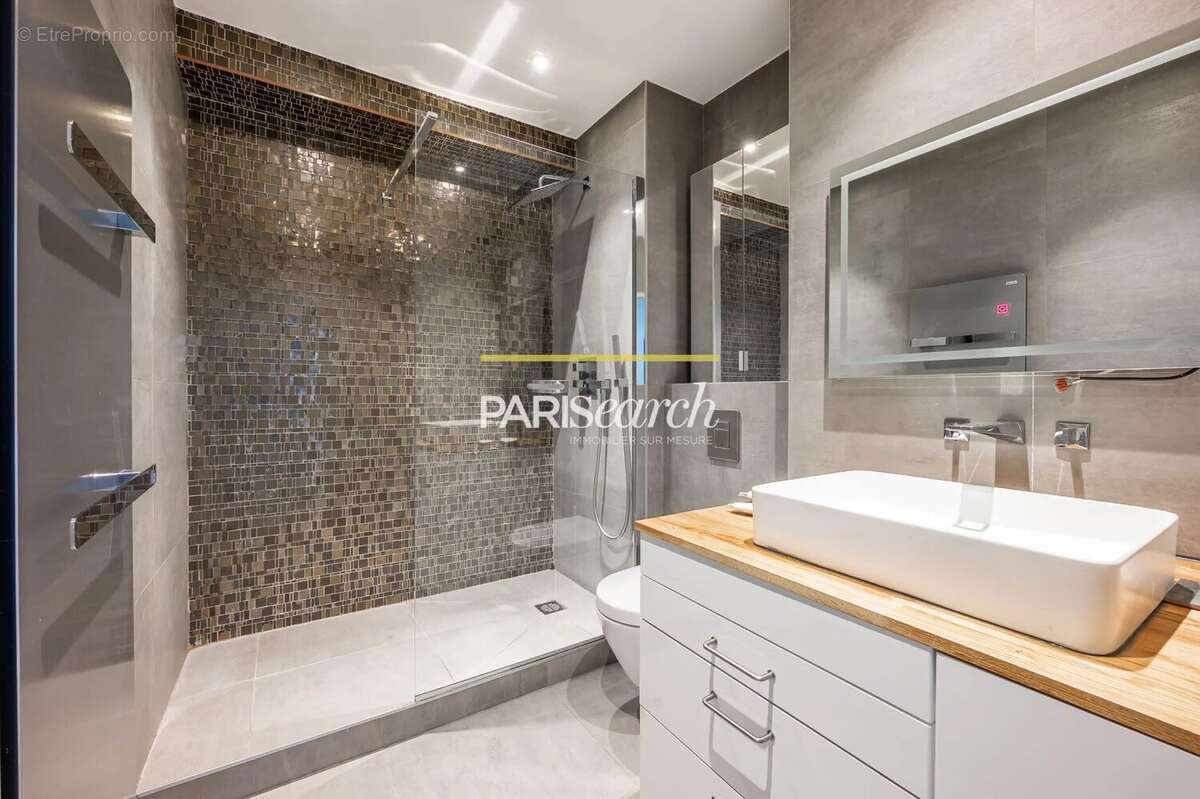 Appartement à NEUILLY-SUR-SEINE