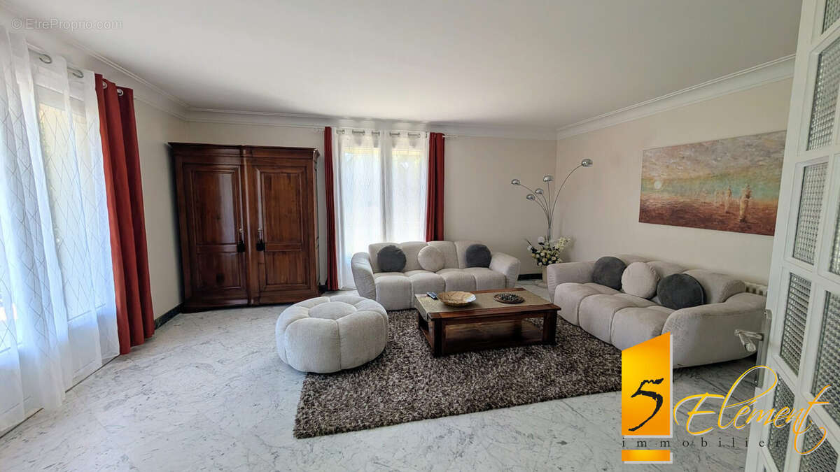 Maison 154 m² à Decines-Charpieu  - photo 3