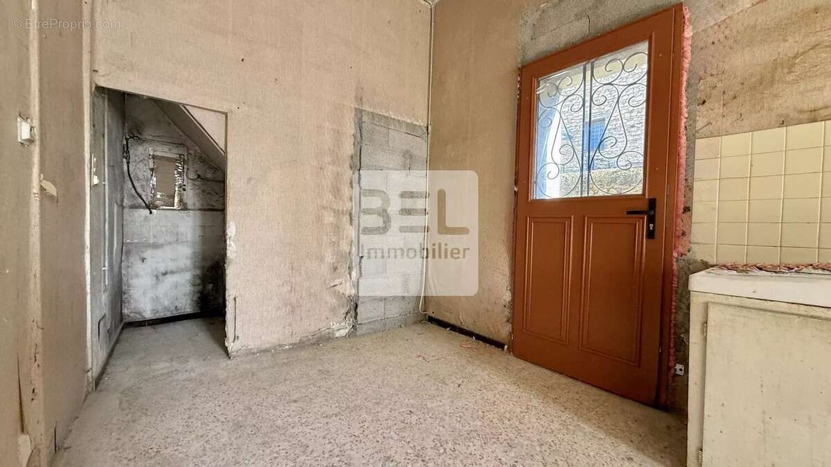 Appartement à BAGNOLS-SUR-CEZE