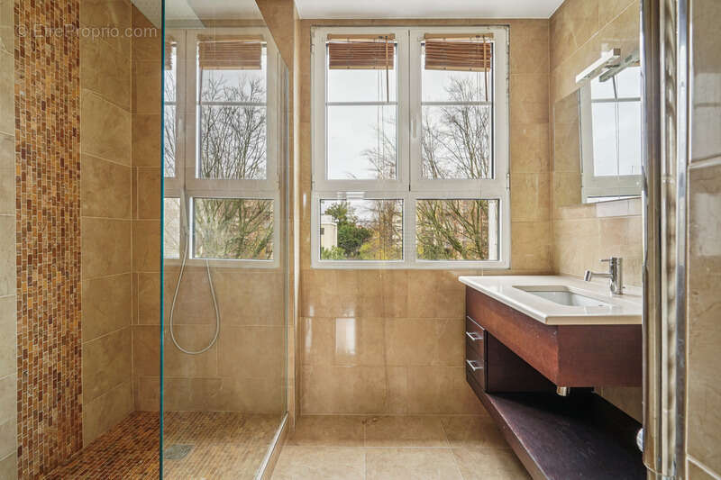 Appartement à SAINT-MAUR-DES-FOSSES