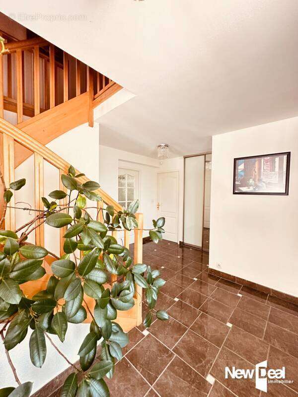 Exclusivite vallon du jour, maison de type 6 de 190 m2  habitables avec piscine edifiee sur 1159 m2 en impasse - photo 6
