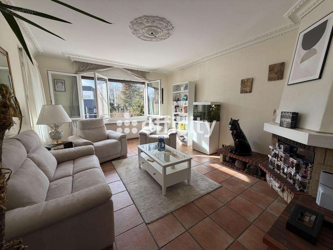 Maison à SAINT-PRIEST-EN-JAREZ