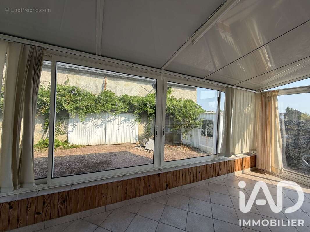 Maison 90 m² à Airvault  - photo 4