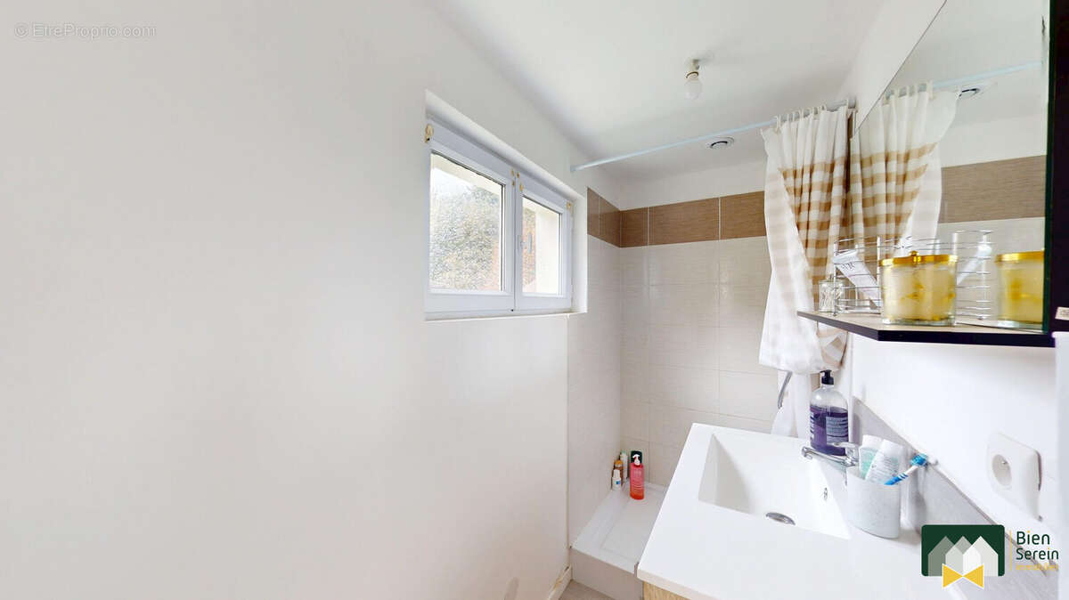 salle d'eau - Maison à COURVILLE-SUR-EURE