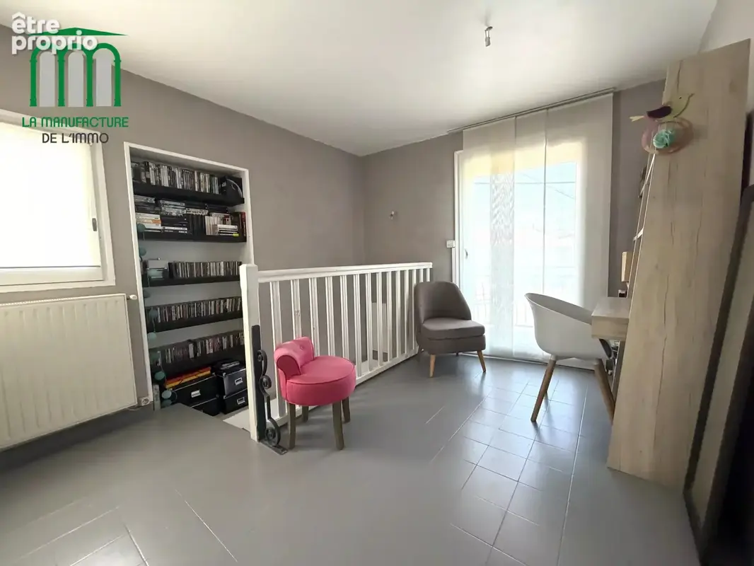 Maison de ville de 82 m² avec terrasse et jardin de 126 m² / le chambon-feugerolles-secteur Gaffard. - photo 8