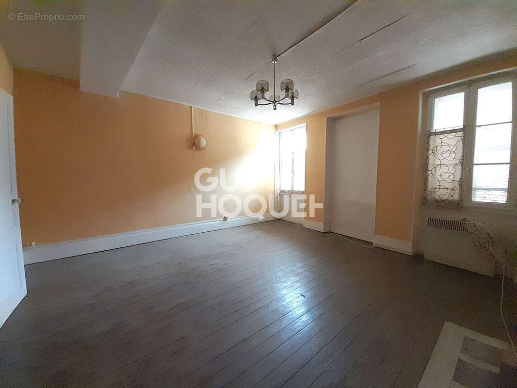 Maison à LIGNY-LE-CHATEL