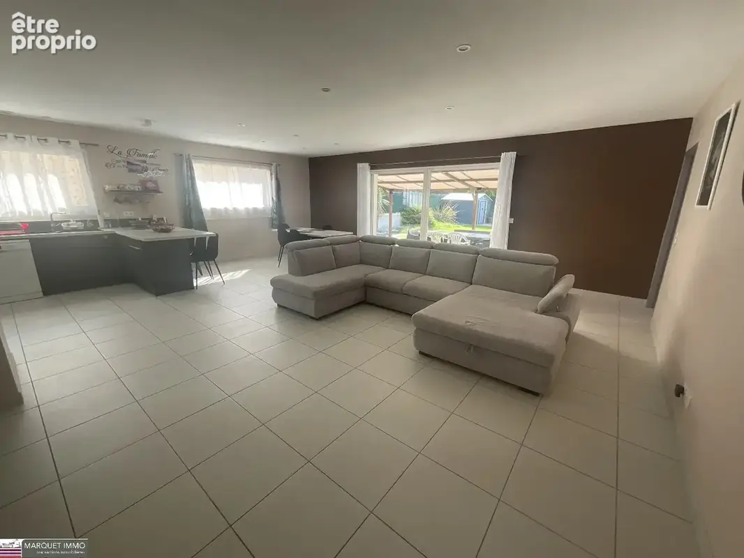Villa T4 récente et fonctionnele, plain pied, offrant 155 m² en 4 faces sur 636 m² de terrain avec piscine et garage - photo 17