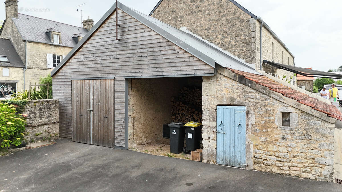 Belle propriété en pierre - Dépendances et garages - photo 3