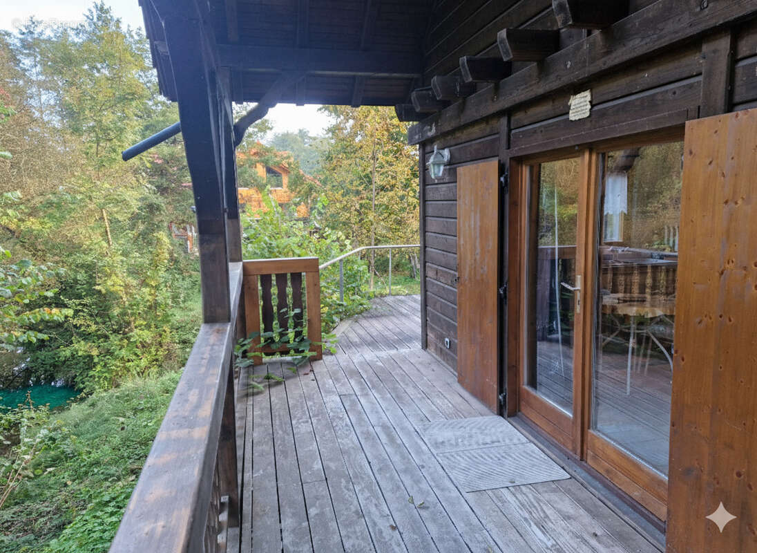 Maison à LE VAL-DE-GOUHENANS