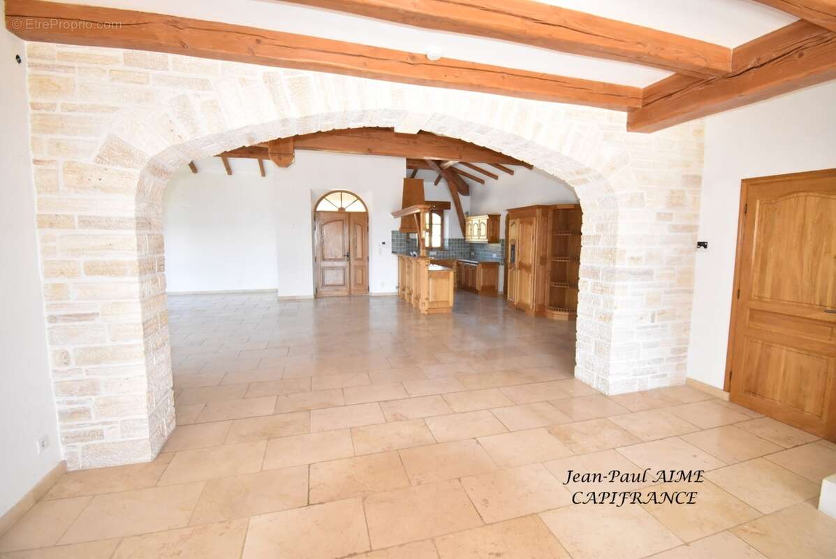 PONT SAINT ESPRIT (30) - Maison en pierre d'une surface de 308m2 à vendre - photo 6