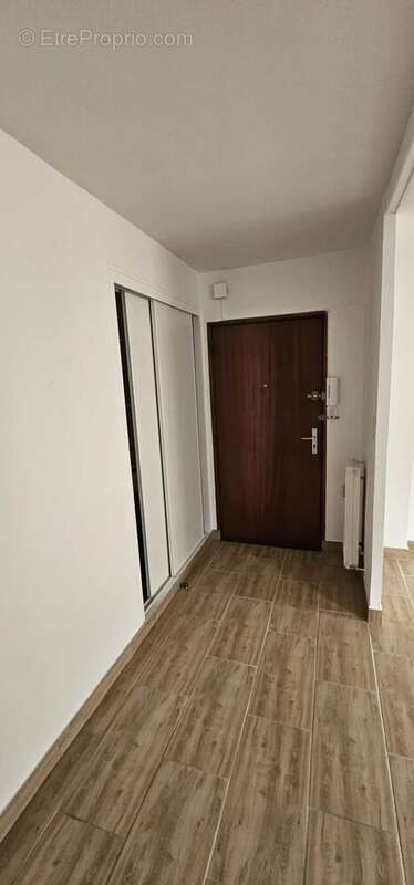 Appartement à SOLLIES-PONT