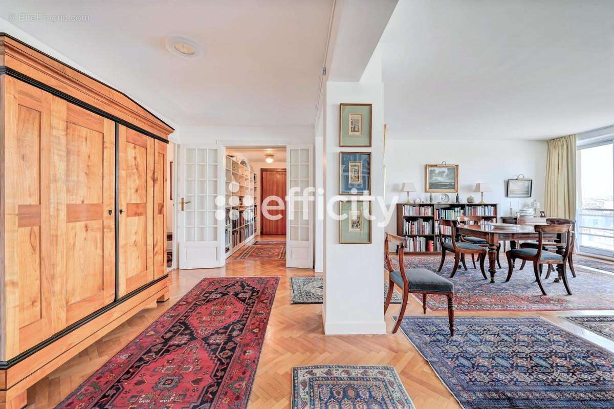 Appartement à MARSEILLE-6E