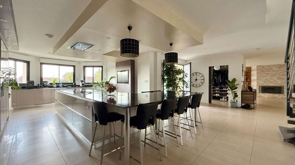 Maison à SAINTRY-SUR-SEINE