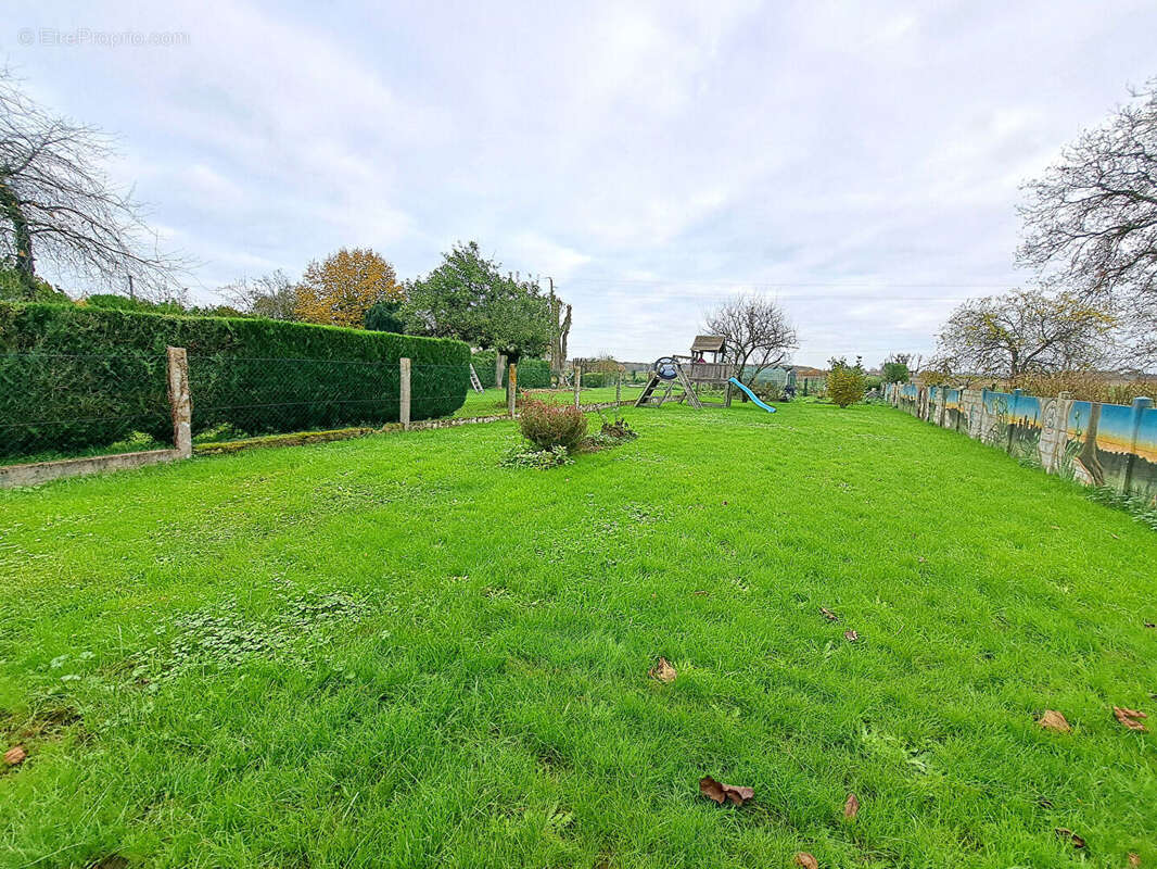 Maison à LES ECRENNES