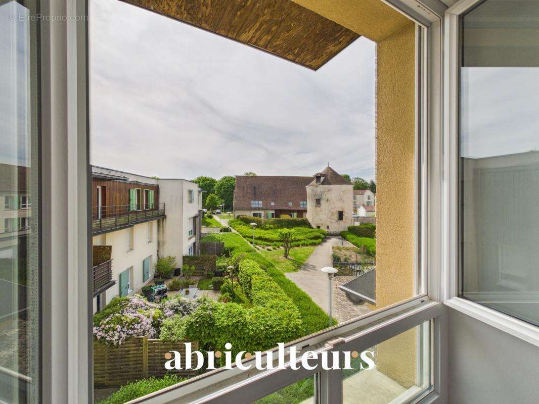 Appartement T2 au dernier étage avec vue dégagée sur le pigeonnier et les jardins – Résidence de standing à Survilliers - photo 6