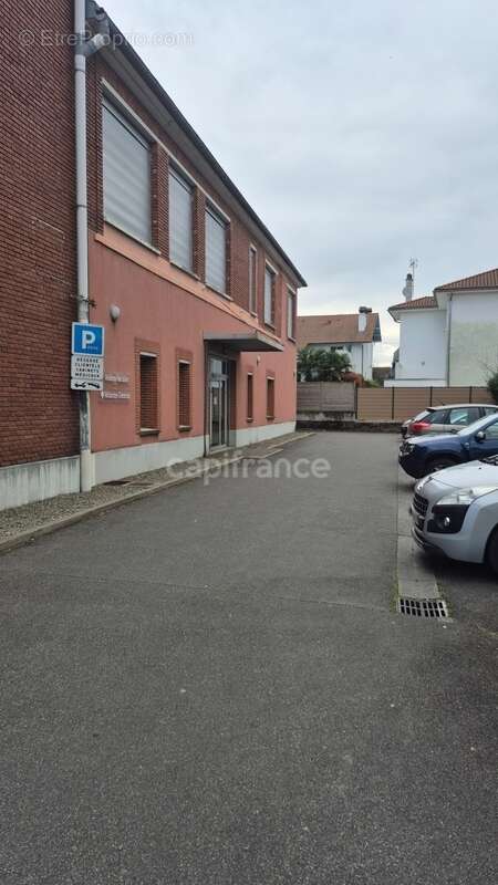 Réelle Opportunité en exclusivité – Baisse de Prix ! Locaux / Bureaux à Tarbes - photo 2