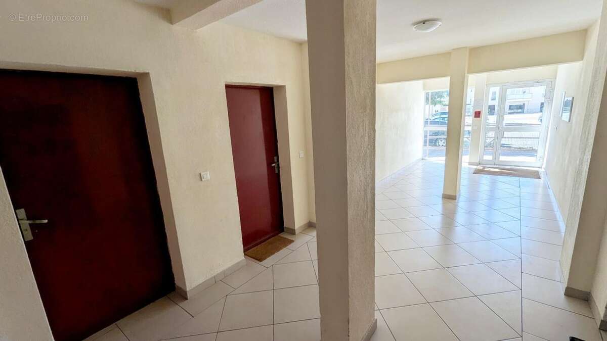 CAVAILLON (84)  beau T3 de 61 m² avec terrasse couverte + stationnement privatif en petite résidence fermée - photo 14