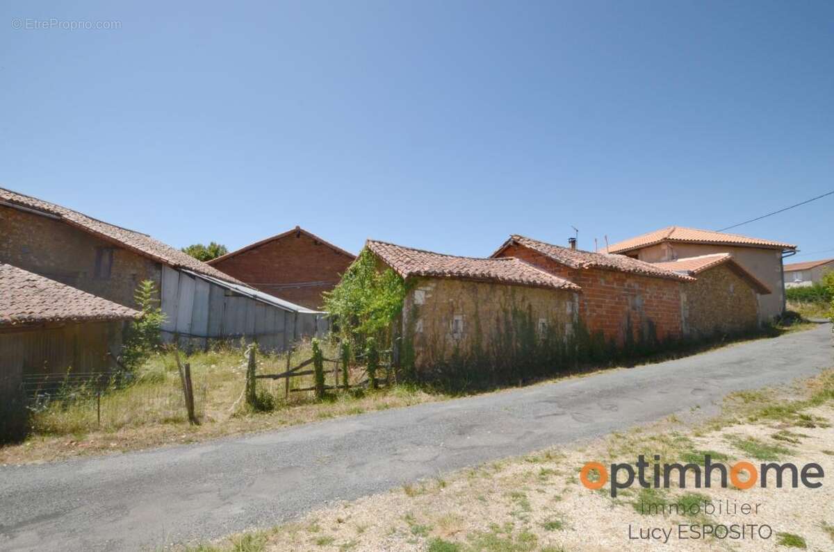  Ensemble immobilier avec énorme potentiel – Nieuil (Charente)  - photo 32