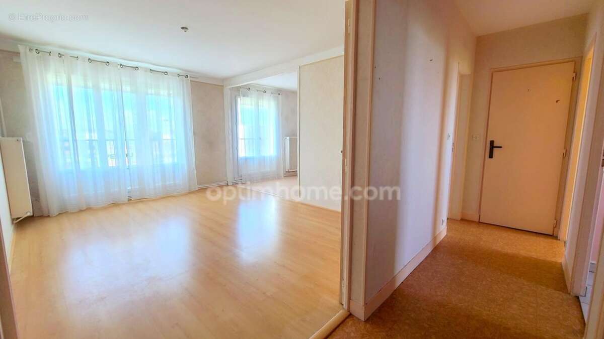 Luce - appartement - t2/t3 avec gardien - 68 m² - cave - place de parking - photo 2