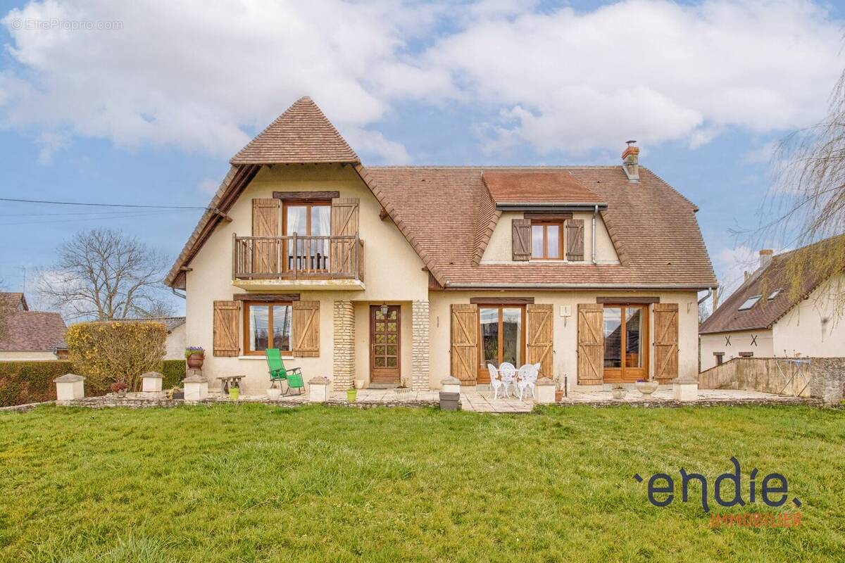 Maison à MEZIDON-CANON