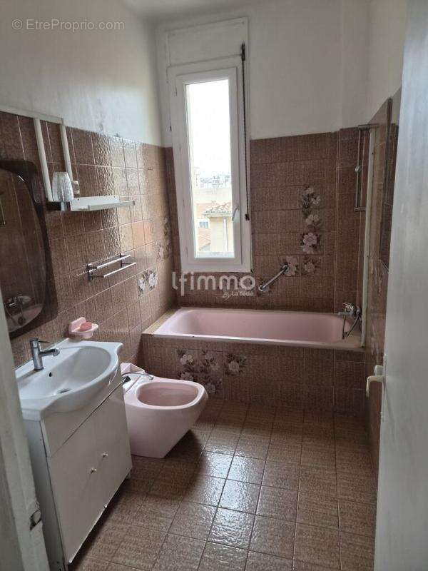 Appartement à MARSEILLE-4E