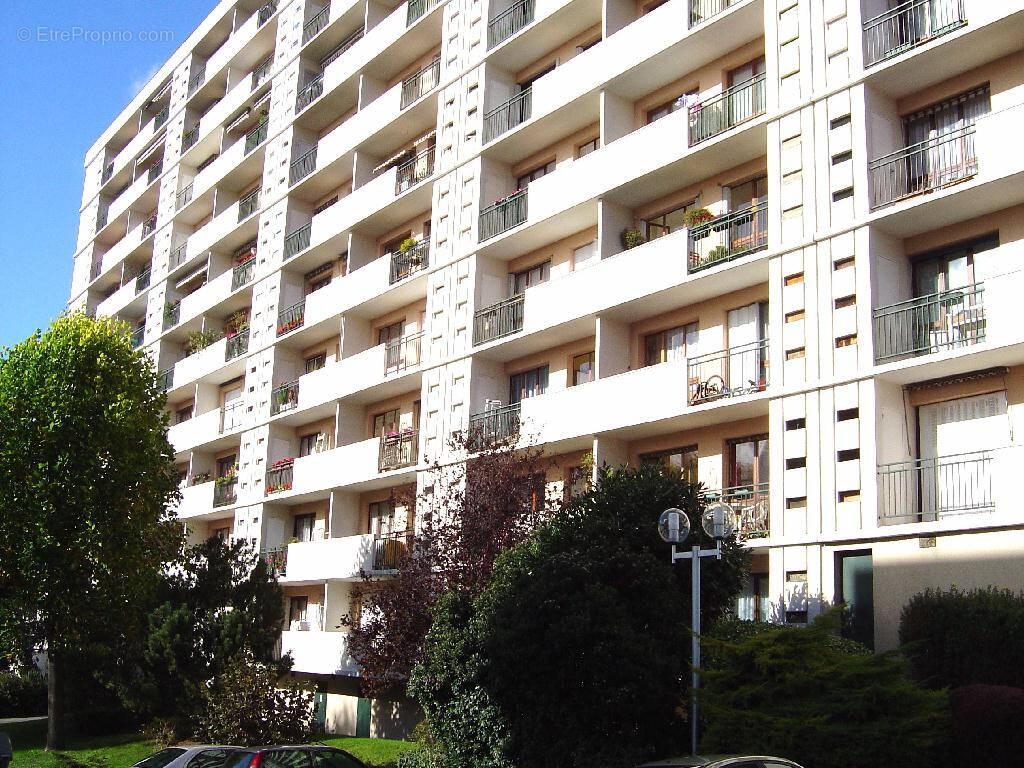 Appartement à FRESNES