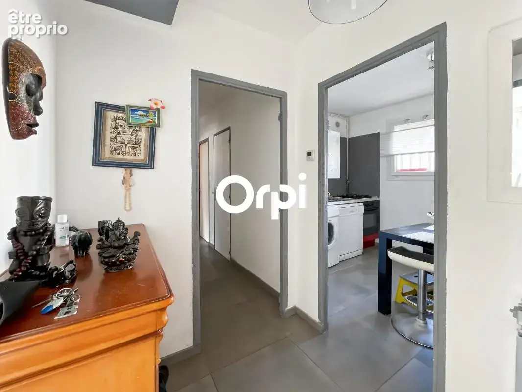 ** T3 - Vue mer - La Ciotat - vente en viager ** - photo 11