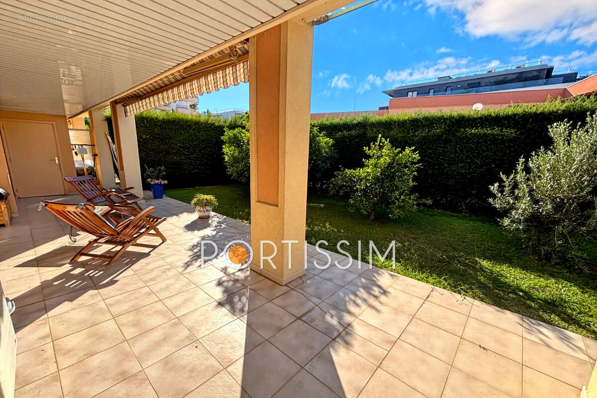 Appartement à SAINT-LAURENT-DU-VAR