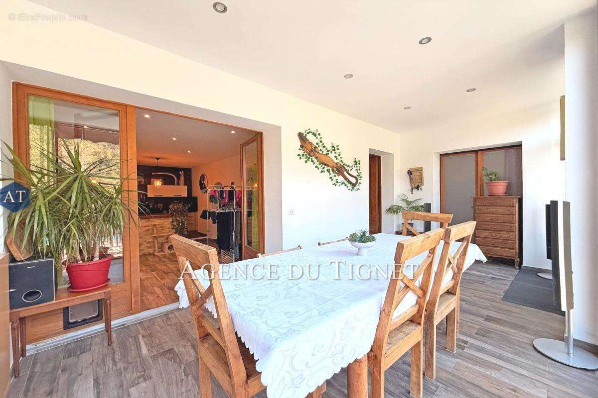Appartement à SAINT-CEZAIRE-SUR-SIAGNE